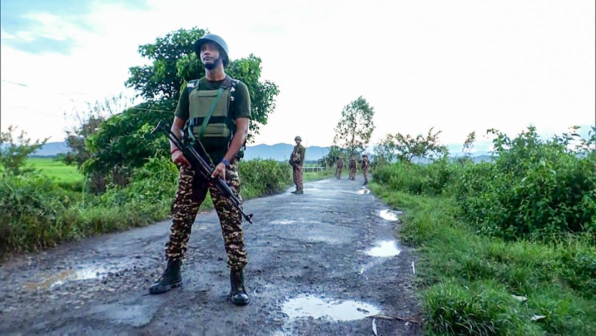 மணிப்பூரில்-மீண்டும்-வன்முறை:-துப்பாக்கிச்-சூட்டில்-5-பேர்-பலி---ட்ரோன்-தாக்குதலால்-மக்கள்-அச்சம்