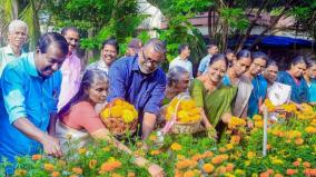 due-to-onam-and-mugurtha-day-the-price-of-flowers-increases