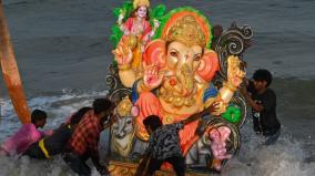 the-process-of-dissolving-ganesha-idols-in-the-sea-has-started-in-chennai