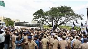 mmk-protest-against-fee-hike-at-paranur-toll-plaza