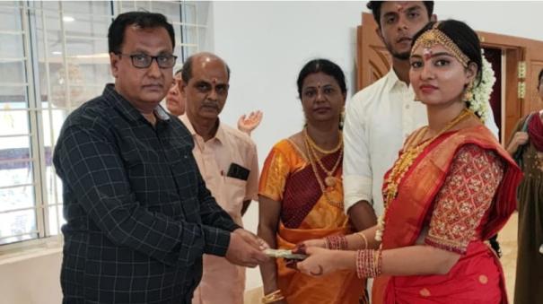 The bride and groom donated Rs. 1.91 lakh of wedding money to build a cancer building in theni