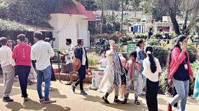 tourists-flock-in-ooty-for-onam-holiday