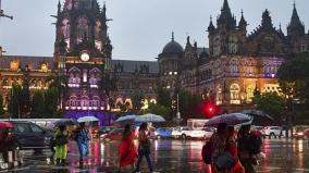 1-dead-as-rain-paralyses-mumbai-schools-shut-today-more-showers-expected