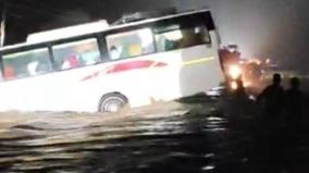 pilgrims-from-tamil-nadu-stranded-in-a-flooded-river-in-gujarat-s-bhavnagar