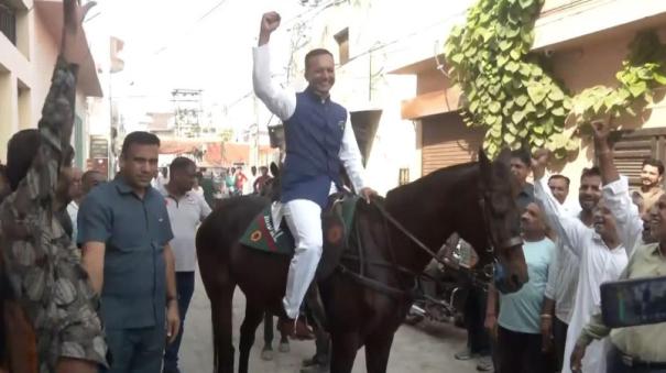 Haryana Assembly Election Naveen Jindal came and voted on a horse