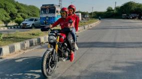 zomato-ceo-deepinder-goyal-delivered-food-on-bike-with-his-wife