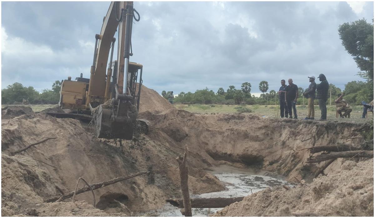 முள்ளிவாய்க்காலில்-விடுதலைப்-புலிகள்-பதுக்கிய-ஆயுதங்களை-தேடும்-இலங்கை-ராணுவம்