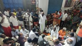 devotees-blockade-kanyakumari-bhagavatiyamman-temple-for-not-offering-elephants-for-navratri-festival-shops-closure-protest