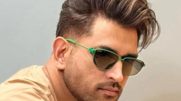 Dhoni's New Look goes Viral on Social Media