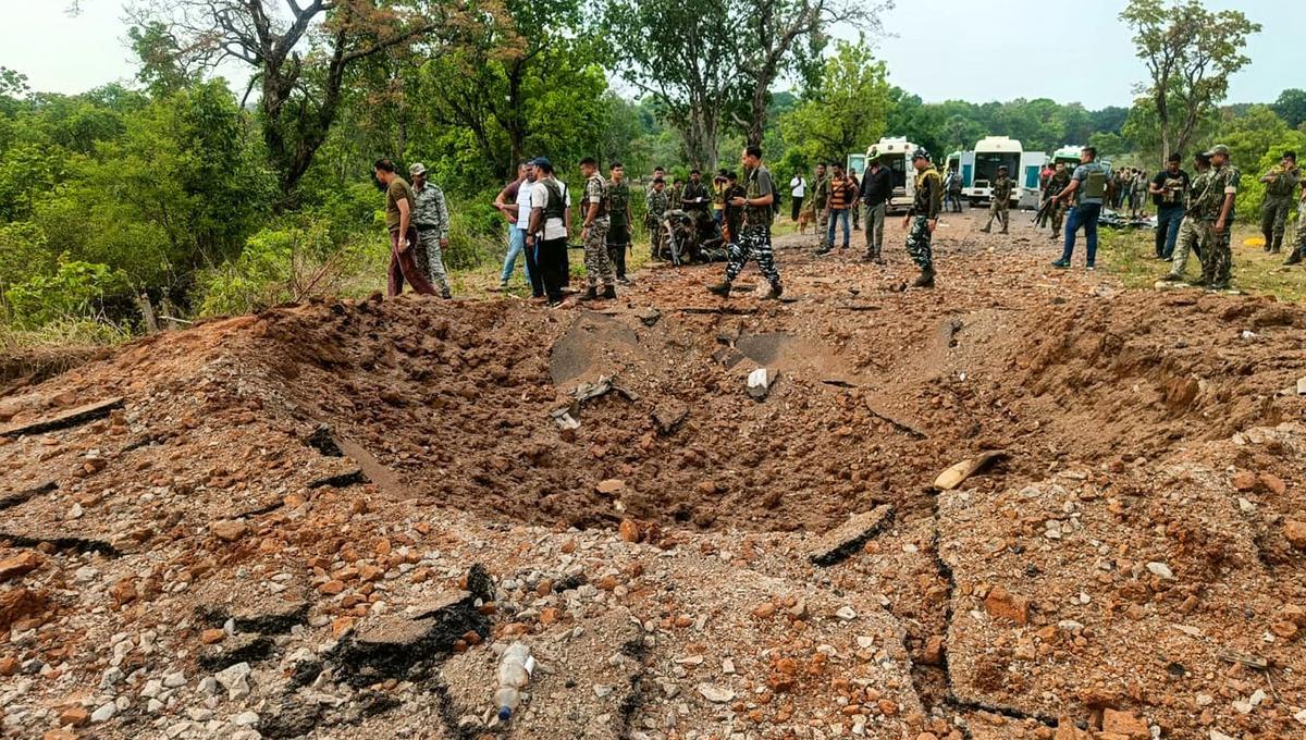 சத்தீஸ்கரில்-வெடிகுண்டு-மாவோயிஸ்ட்-தாக்குதல்-2-போலீஸார்-உயிரிழப்பு