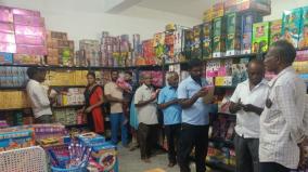 people-throng-sivakasi-to-buy-firecrackers-sellers-happy