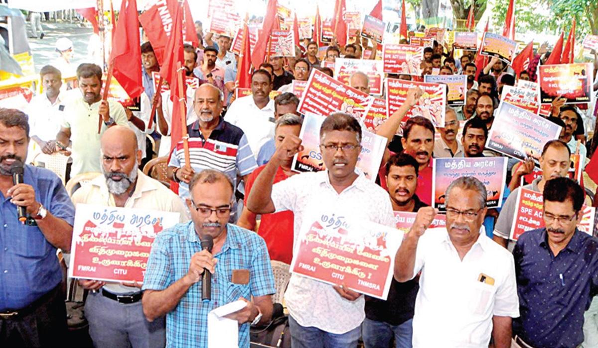 பிரத்யேகமான-சட்டத்தை-அமல்படுத்த-கோரி-மருந்து-விற்பனை-பிரதிநிதிகள்-ஆர்ப்பாட்டம்