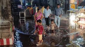 heavy-rain-fall-at-thenkasi-after-than-rain-water-entered-temple