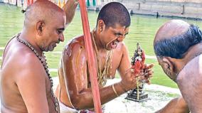 teerthavari-at-srirangam-ranganatha-temple-on-the-occasion-of-unchal-utsavam