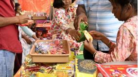 fireworks-sale-affected-by-rain