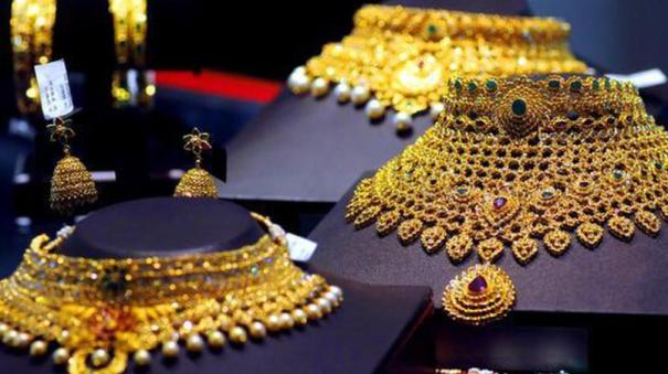 gold price decreased by rs 560