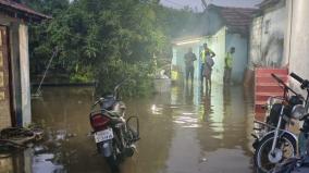 flood-water-surrounds-residences-due-to-broken-gate-shutters-in-bhavani-river