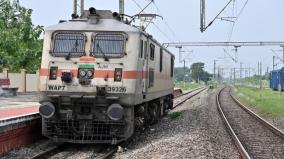 railway-employee-trapped-between-locomotives-due-to-giving-a-wrong-signal