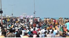 protest-at-pamban-bridge-demanding-the-release-of-fishermen-imprisoned-in-sri-lanka