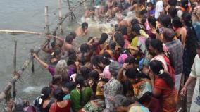 aippasi-kadai-mulaku-kumbakonam-nageswarar-temple-panchamoorthy-theerthavari-at-cauvery