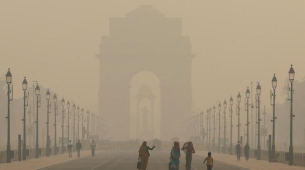 Politics on air pollution issue Delhi peoples time loop life