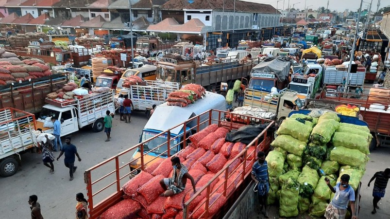 கோ​யம்​பேடு-சந்தை-செயல்​படாத-நேரத்​தி​லும்-வாயில்களை-திறந்து-வைக்க-வலியுறுத்தி-ஆர்ப்​பாட்டம்