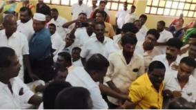 clash-between-two-groups-at-tirunelveli-aiadmk-meeting