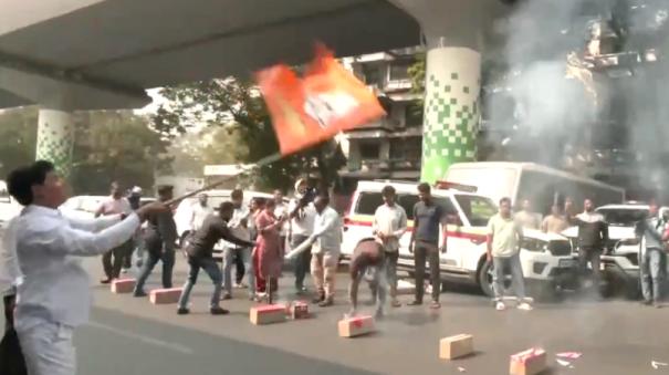 BJP alliance leads in Maharashtra - workers celebrate