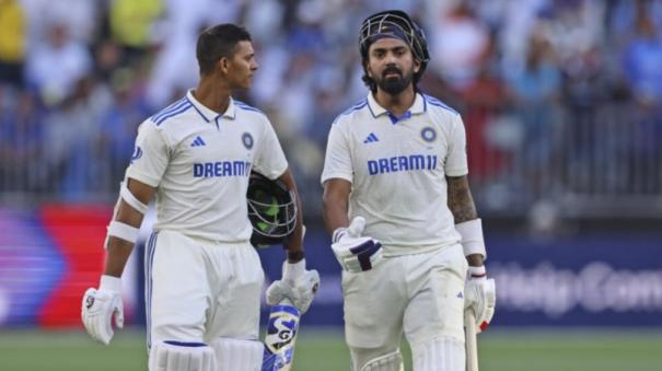 india scored 172 runs against australia in 2nd day test match