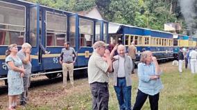 tourists-from-england-and-australia-traveled-on-the-nilgiris-mountain-train