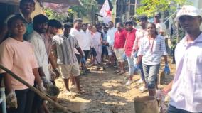 students-union-cleaning-work-in-flooded-houses-in-cuddalore