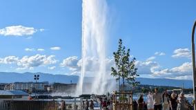 jet-d-eau-is-a-large-fountain-in-geneva