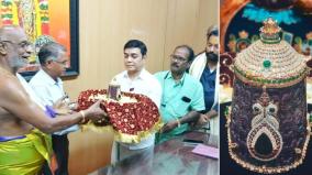 bharatanatyam-artist-zakir-hussain-donates-diamond-crown-to-srirangam-temple-festival