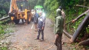 workers-monitoring-hill-roads-in-theni-district-over-heavy-rain