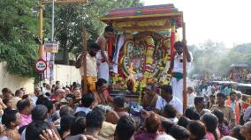 thiruvannamalai-annamalaiyar-girivalam-devotees-have-darshan-by-showing-camphor-lamp