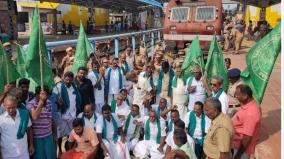 farmers-protest-by-blocking-a-train-in-thanjavur