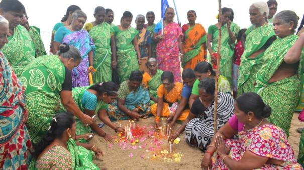 people Remembering the 2004 Tsunami day in Cuddalore