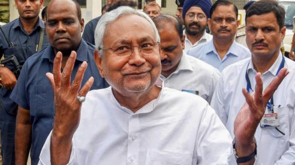 Bihar CM Nitish Kumar rejects Lalu s invitation for alliance