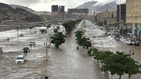 mecca-in-extreme-rain-submerges-city