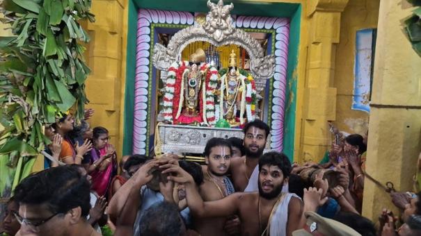 Vaikunta Ekadasi at Andal Temple: Hundreds of devotees witness opening of Paramapada Vasal