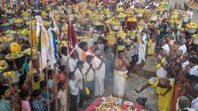 traditional-banana-offering-festival-near-batalagundu-devotees-worship