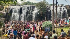 continuous-holidays-tourists-flock-to-thirparappu-falls