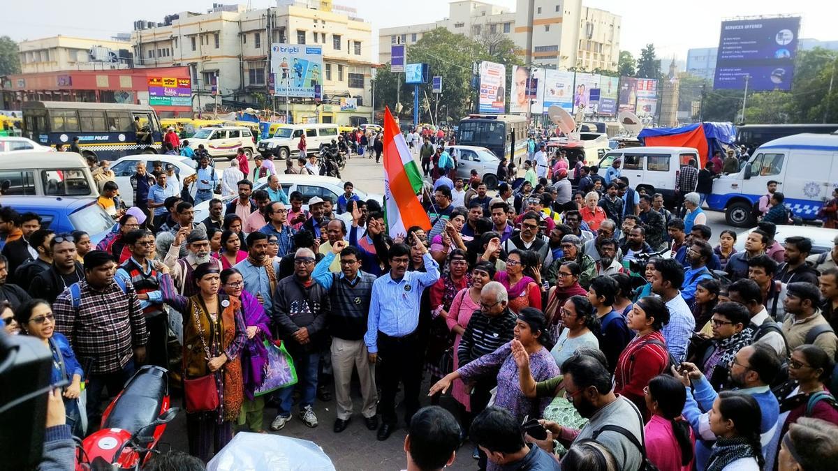 கொல்கத்தா-பயிற்சி-மருத்துவர்-கொலையில்-சஞ்சய்-ராய்-குற்றவாளி-என-தீர்ப்பு:-ஜன.20-ல்-தண்டனை-அறிவிப்பு