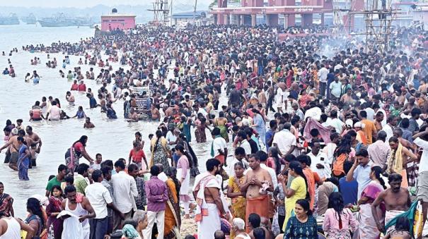 People paid homage to their ancestors by taking holy dips in nd