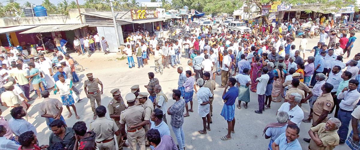 பர்கூர்-அருகே-அரசுப்-பள்ளி-மாணவிக்கு-கூட்டு-பாலியல்-வன்கொடுமை;-ஆசிரியர்கள்-3-பேர்-கைது---நடந்தது-என்ன?