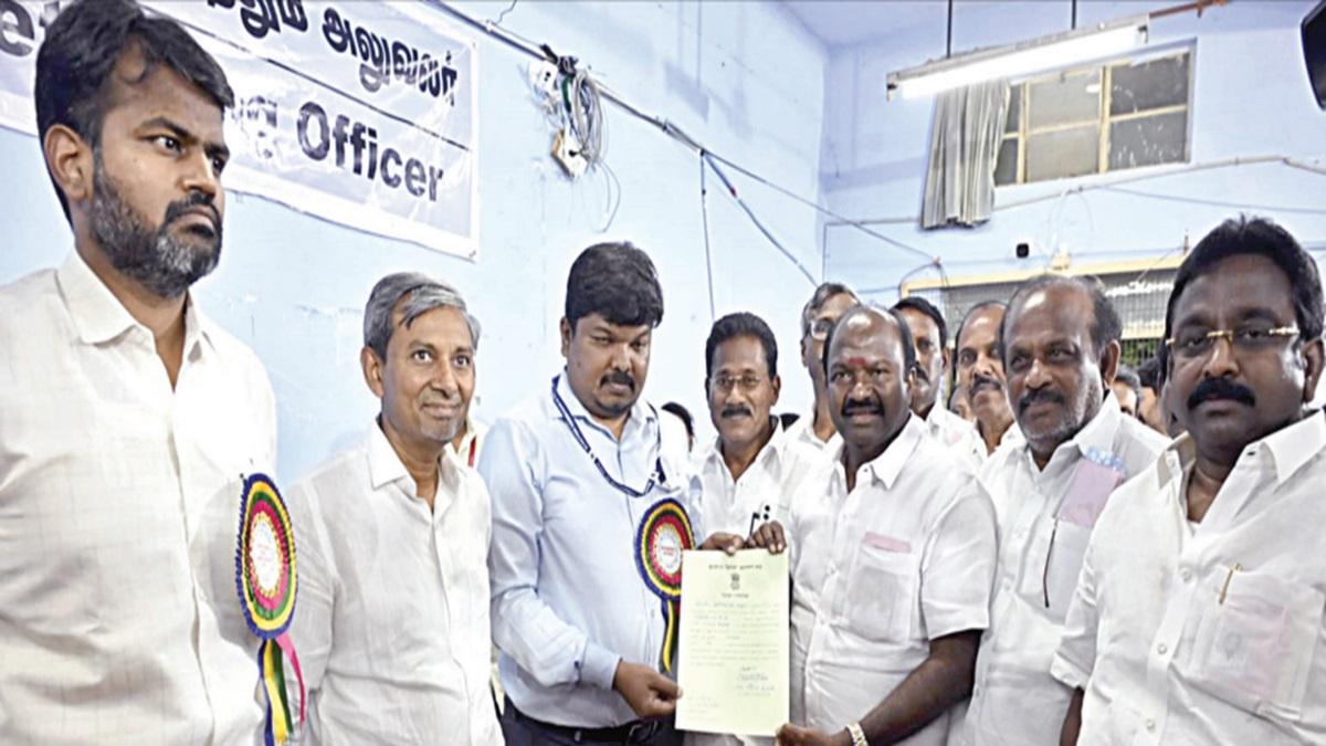 ஈரோடு-கிழக்கு-தொகுதியில்-திமுக-அமோக-வெற்றி:-நாதக-உட்பட-45-வேட்பாளர்கள்-டெபாசிட்-இழந்தனர்