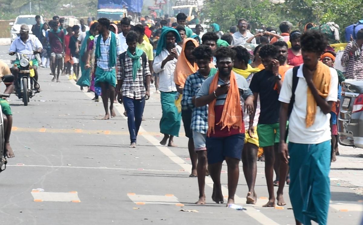 அடுத்தடுத்து-விபத்துக்குள்ளாகும்-பழநி-பாதயாத்திரை-பக்தர்கள்:-இரவு-பயணம்-மேற்கொள்பவர்களுக்கு-பாதுகாப்பு-இல்லாத-சூழல்