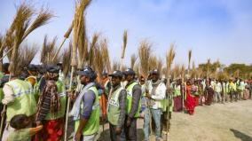 15000-people-clean-up-at-the-same-time-at-kumbh-mela