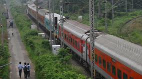 youth-caught-pouring-water-on-train-passengers-through-windowyouth-caught-pouring-water-on-train-passengers-through-window