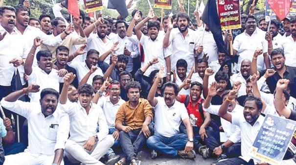 Students union protest with black flag in chennai iit